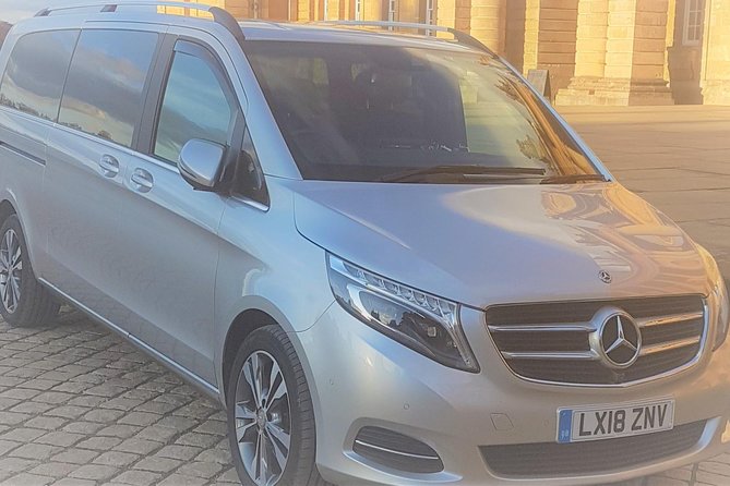 Private Arrival Transfer: Heathrow Airport to London with Stopover at Stonehenge - From the stones to your London accommodation