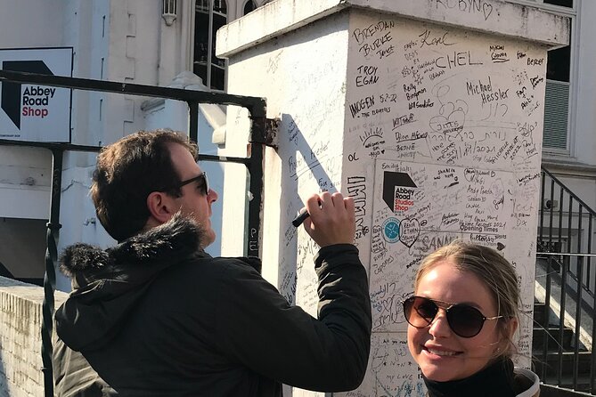Private Beatles and London Rock Tour in Electric Taxi - Who gets the best value from the $549.70 price
