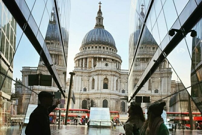 Private Black Cab Tour of London's Iconic Landmarks - The guides make the difference