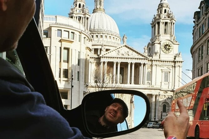 Private Black Cab Tour of London's Iconic Landmarks - The London Eye and the Thames view