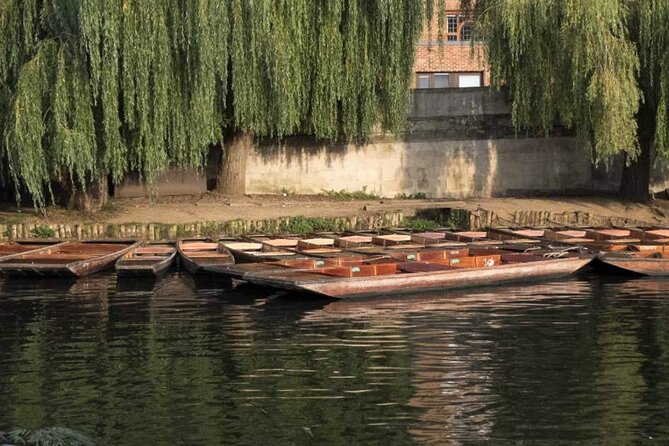 Private Cambridge Punting Tour - Queens’ College and the Mathematical Bridge