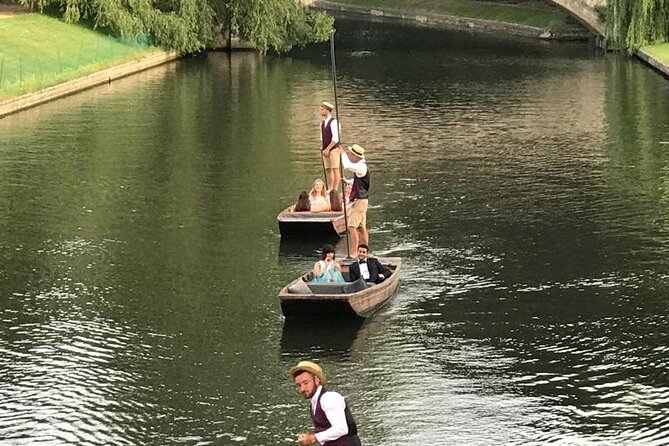 Private Cambridge Punting Tour - Under the Bridge of Sighs at St John’s