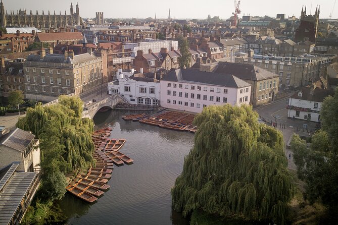 Private | Cambridge University Colleges Guided Punting Tour - Trinity Hall and the meeting of old and new