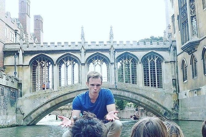 Private | Cambridge University Colleges Guided Punting Tour - Stephen Hawking’s college and a quieter academic story