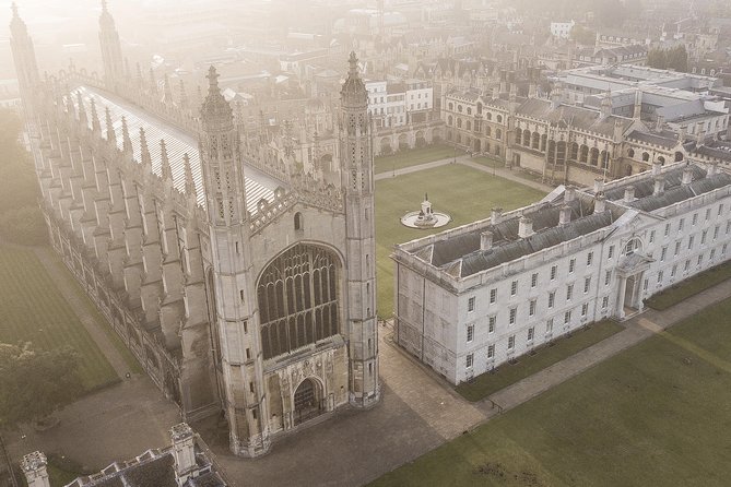 Private | Cambridge University Tour By Alumni™ & King's Chapel - Trinity College and the Cambridge college rivalry