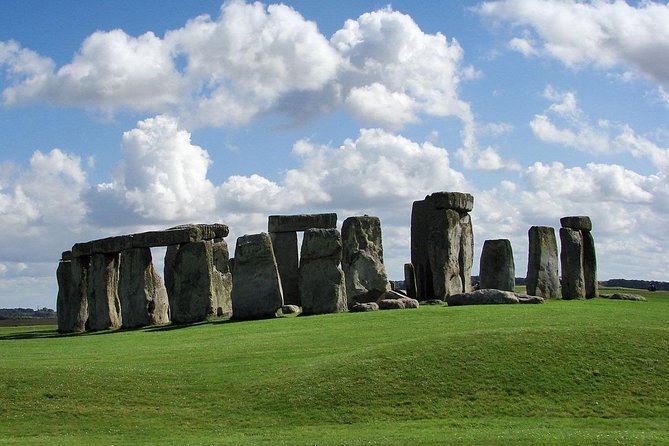 Private Chauffeured Minivan Tour of Stonehenge from London - Walking around the stone circle