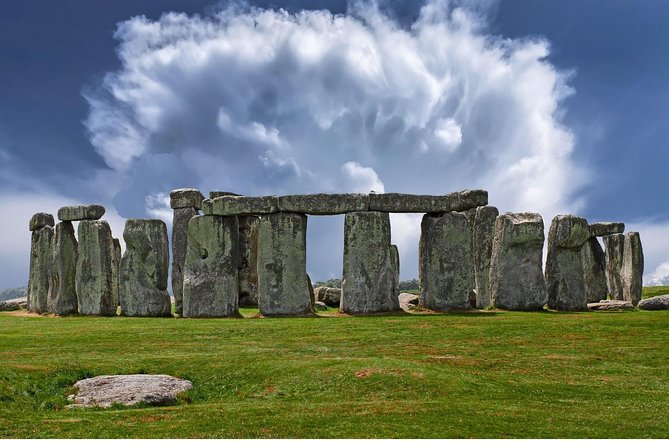 Private Chauffeured Minivan Tour of Stonehenge from London - Timing, group size, and value