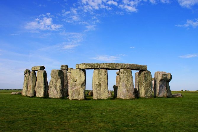 Private Chauffeured Minivan Tour of Stonehenge from London - The road from London to Stonehenge