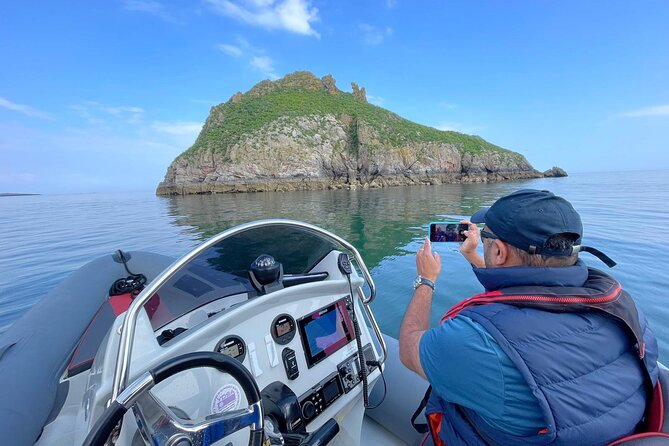Private Coastal Boat Tour in Torquay - Seals, caves, and the quieter bays