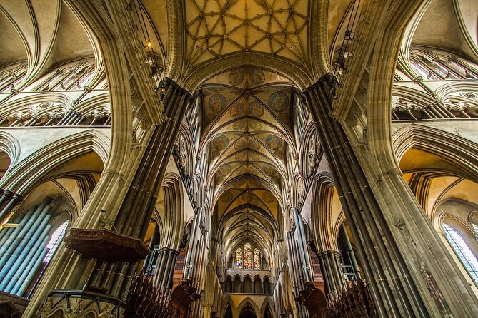Private Day Tour from Bath to Stonehenge and Salisbury with Pickup - A pub lunch in the medieval center