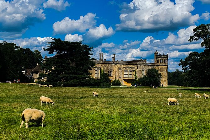 Private Day Tour to Stonehenge, Bath and The Cotswolds - The guides are part of the experience