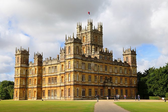 Private Downton Abbey Tour, including Bampton, Cogges Farm, and Highclere - Key details at a glance