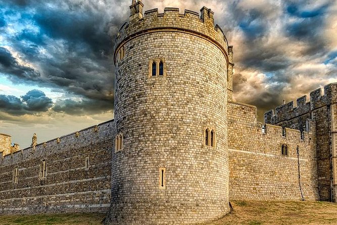 Private Driver guided tour Stonehenge Windsor castle and Bath. - Bath and the Roman Baths at 4 pm