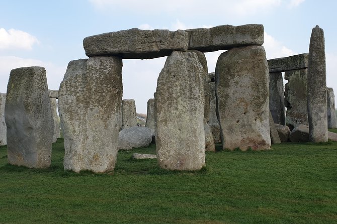 Private driver guided tours Windsor castle Stonehenge - The country pub lunch stop