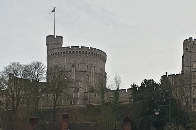 Private driver guided tours Windsor castle Stonehenge - Woodhenge adds useful context