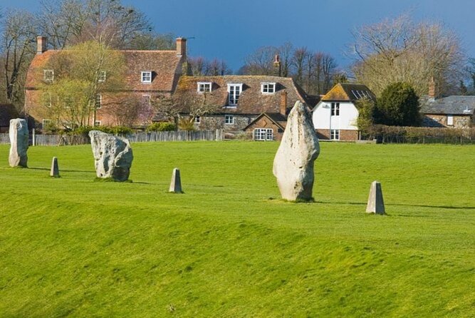 Private Driver Tours Avebury.Stonehenge.Salisbury. - A pub lunch at your own expense