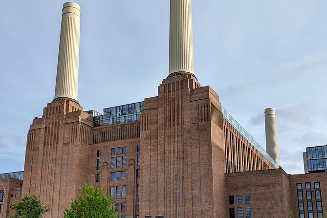 Private E-Bike Cycling Tour Destination London - Embassy Gardens and the modern American Embassy