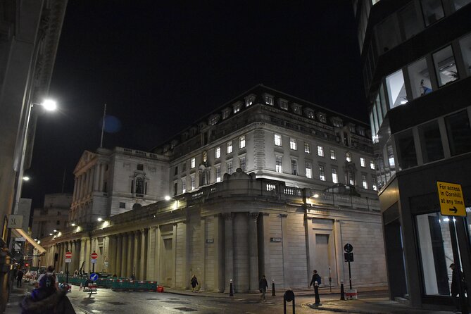 Private Ghosts and Gore Walking Tour of London - Curses, Roman walls, and plague pits