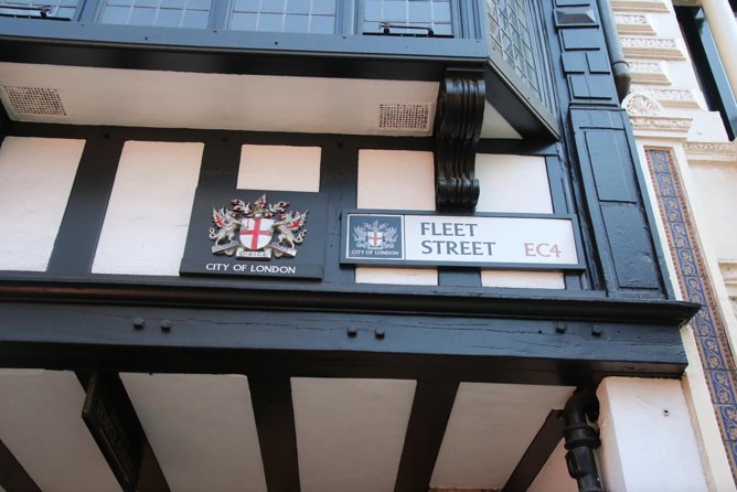 Private Group: Historical Pub Walking Tour of London - What the guide adds to the walk