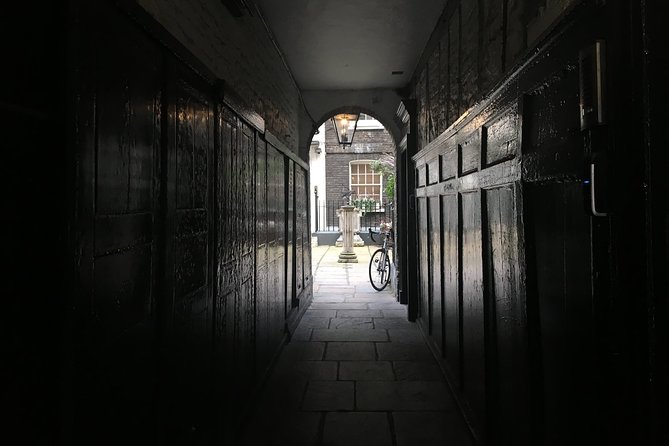 Private Guided and Chauffeured Tour of London - Price, timing, and the real value