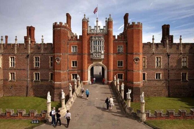 Private Guided Tour of Hampton Court Palace - Why Hampton Court works so well with a private guide