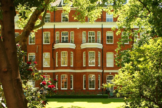 Private Guided Tour of Historic Chelsea - A fairytale-style bridge and the return walk
