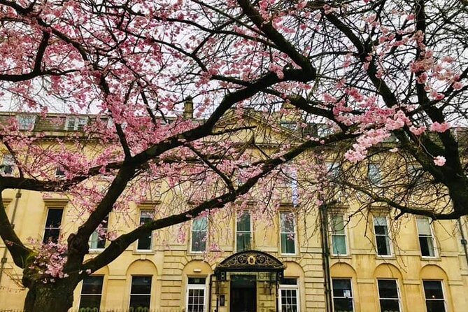 Private Guided Tour of Jane Austen's Bath - Queen Square and Austen’s window view