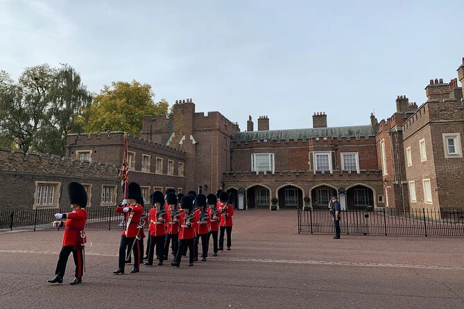 Private Guided Tour of London Landmarks - English or Italian - A smart route through central London