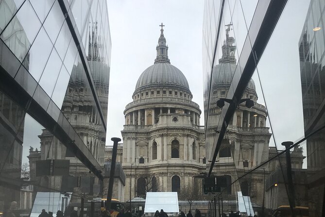 Private Half Day Tour on a London Cab - St Paul’s Cathedral and the edge of the City