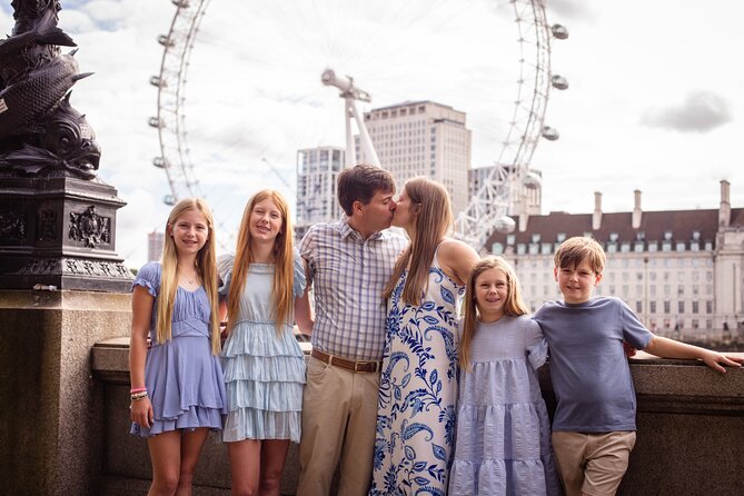Private landmarks photoshoot for families and couples - London Eye angles in the first 15 minutes