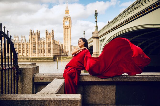 Private landmarks photoshoot for families and couples - Meeting Mehr near Westminster Bridge