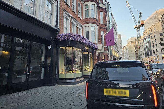 Private limo transfers Gatwick Airport to/from any London hotel - Comfort during a traffic-heavy journey