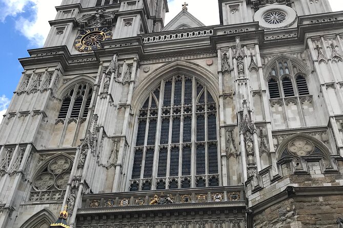 Private London Highlights Tour with Experienced Guide in Taxi - Shakespeare’s Globe beside the Thames