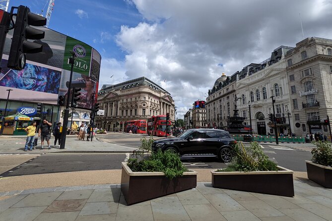 Private London Tour by Night including Pick up from Hotel - Shakespeare’s Globe and the walk toward the Tower