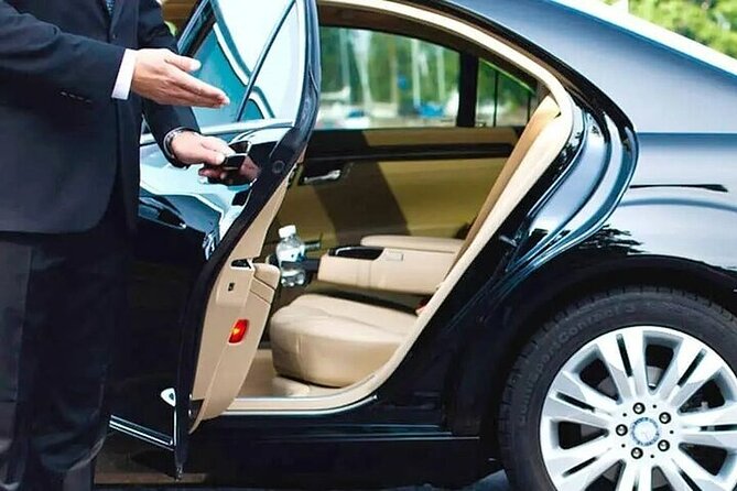 Private Oneway Airport Transfer London to London Heathrow Airport - The vehicle ride to Heathrow