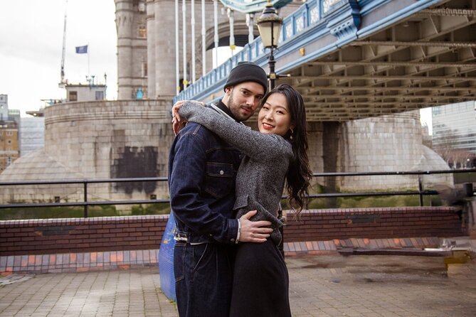 Private Professional Photoshoot Outside Tower Bridge in London - Weather, cancellations, and timing
