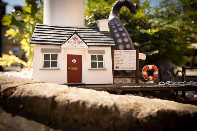 Private Self-Guided Dinky Door Hunt in Cambridge - Sussex Street, Jesus Green, and the River Cam
