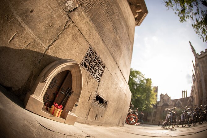 Private Self-Guided Dinky Door Hunt in Cambridge - Starting at Trinity Street