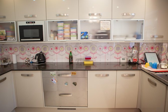 Private South Indian Home Cooking Class in London with a Local - What happens during the 2.5-hour visit