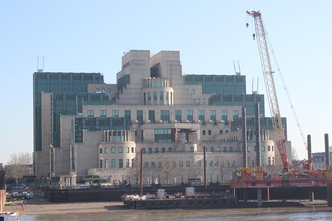 Private Spy Walking Tour of London - Waterloo Bridge and the umbrella murder
