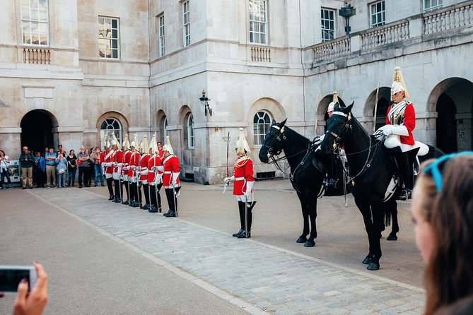 Private Tour, Entry to Westminster Abbey and London Highlights - Buckingham Palace: an exterior look at the monarchy