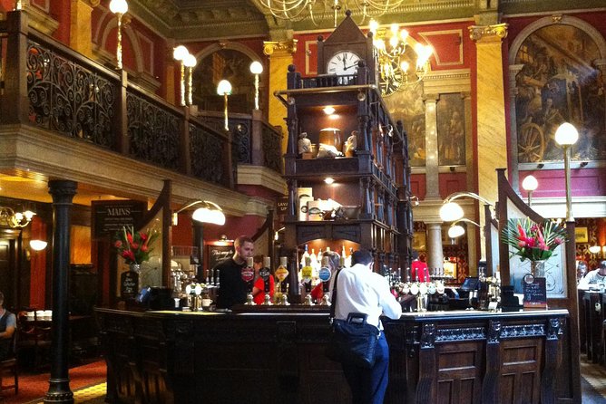 Private Tour of London's Historic Pubs - Why the private format matters