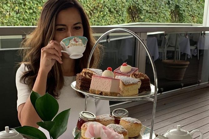 Private Tour: Royal High Tea At Kensington Palace Gardens - Round Pond and Queen Caroline’s water feature