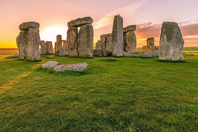 Private Tour to Stonehenge and Highclere Castle (Downton Abbey) - Lunch on the road to Highclere
