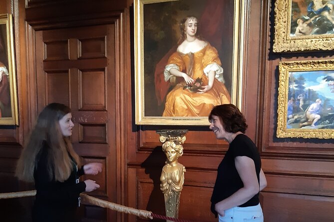 Private tour with an accredited expert guide Hampton Court Palace - Gardens, the maze, and the Great Vine