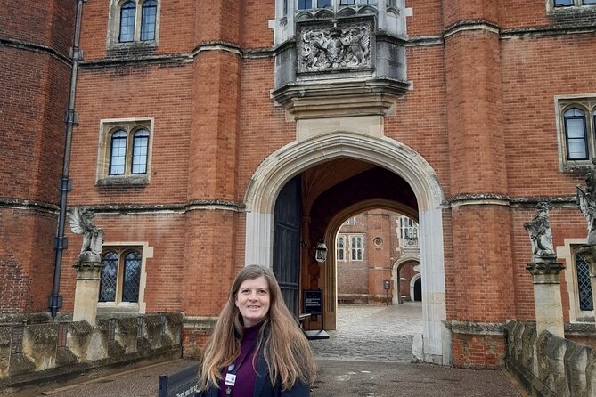 Private tour with an accredited expert guide Hampton Court Palace - Who will get the most from Sarah’s tour