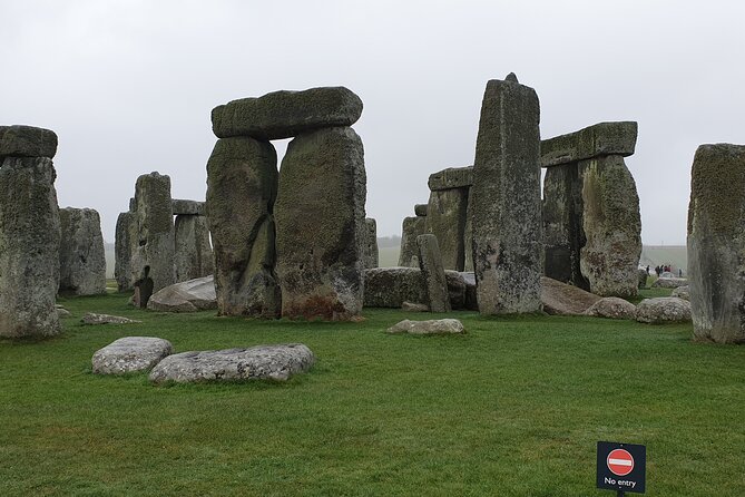 Private Tours to Stonehenge & Oxford - Lower Woodford and the country pub lunch