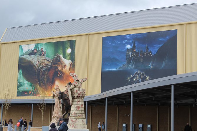 Private Transfer: Central London to Harry Potter Warner Bros Studio in Leavesden - Waiting Time and Luggage Rules