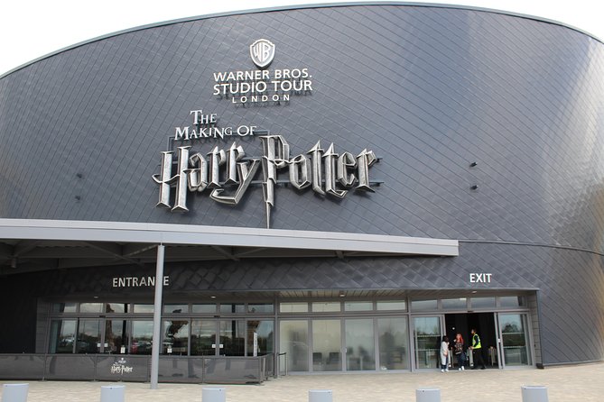 Private Transfer: Central London to Harry Potter Warner Bros Studio in Leavesden - Communication and Driver Service