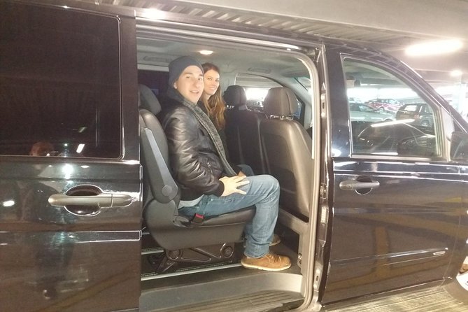 Private transfer to Southampton with a stop at Stonehenge - Comfort, group size, and luggage